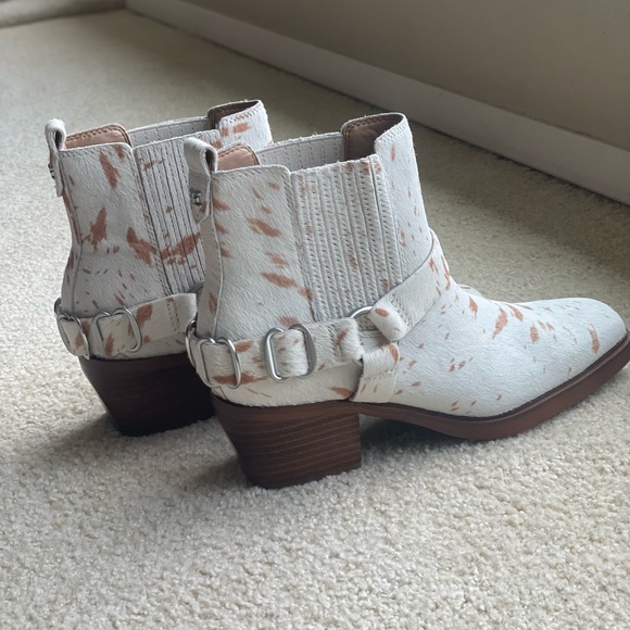 NEW SAM EDELMAN COWHIDE BOOTS - Picture 6 of 9